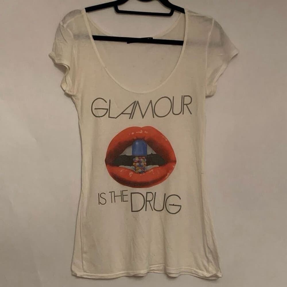 Trash & Luxury M Graphic Tee "Glamour is the Dr*g" Short Sleeve Vintage Y2K Lips - Thumbnail 6