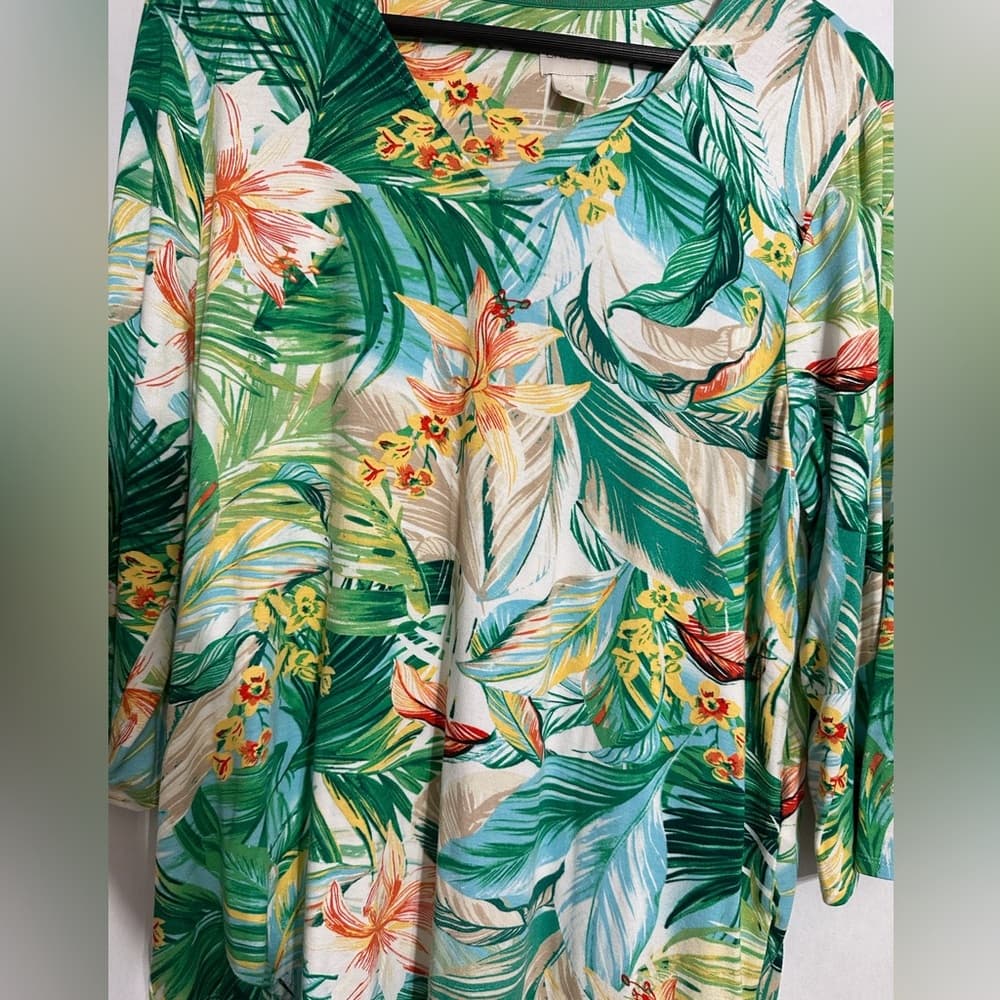Chico’s Tropical Floral Palm Print Sharkbite V-Hem Tunic Top Size 2 (L/12) - Thumbnail 2