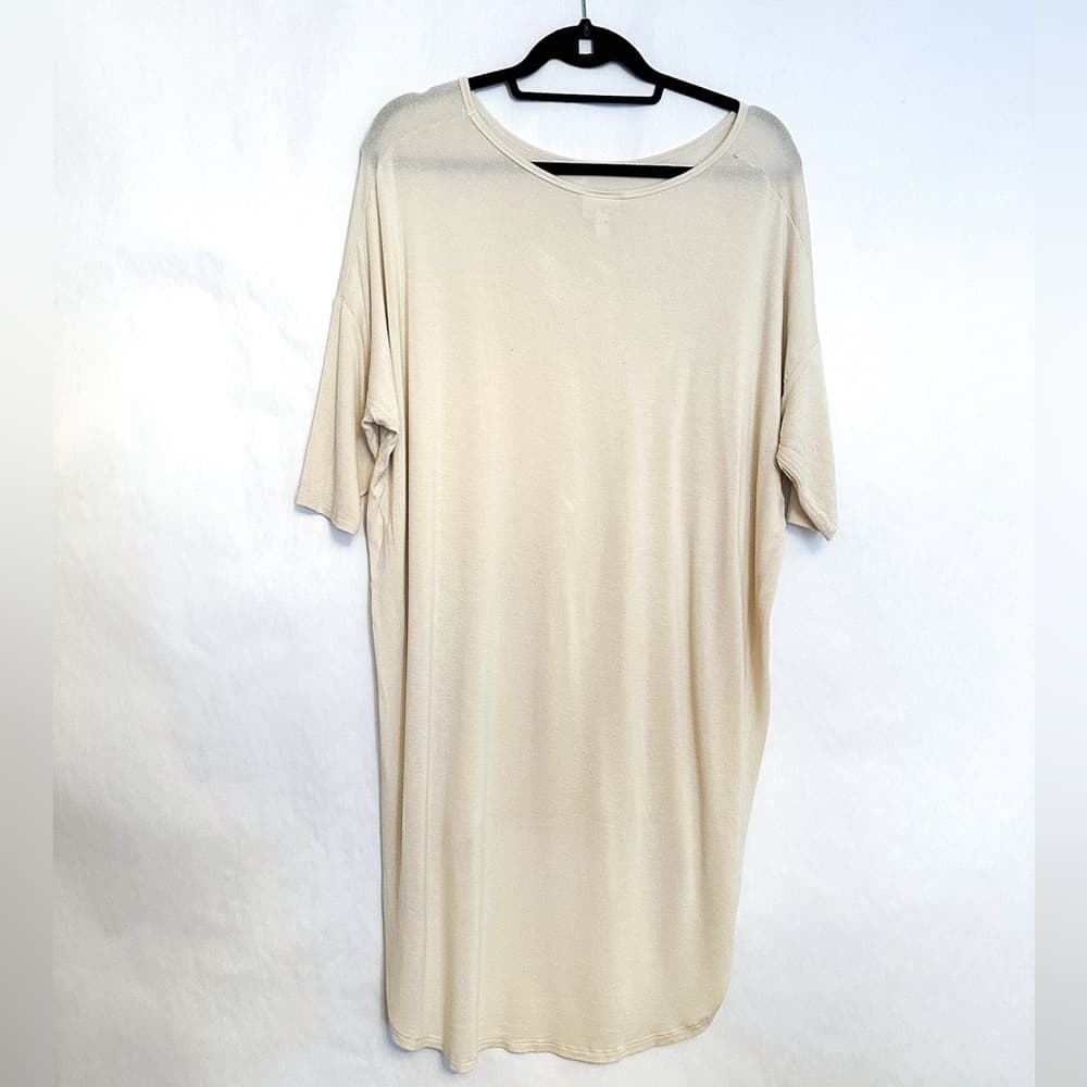 LuLaRoe Irma Tunic Top Cream Solid High Low Minimalist Medium Neutral Loungewear - Thumbnail 2