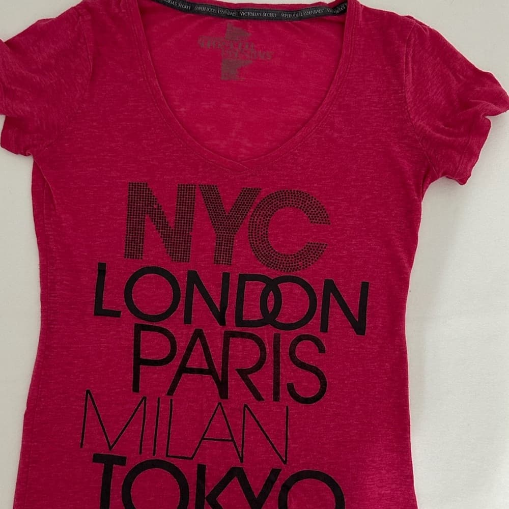 Victoria’s Secret Supermodel Essentials NYC London Paris Tee Y2K Size Small - Thumbnail 6