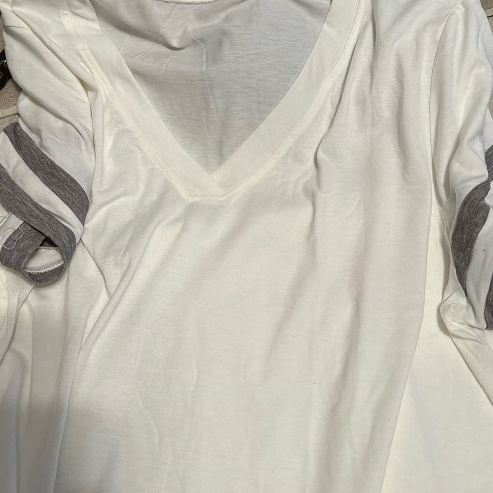 NEW SySea Basic V Neck T Shirt Loose Casual Tee Tops White Gray Stripes Sleeve - Thumbnail 4