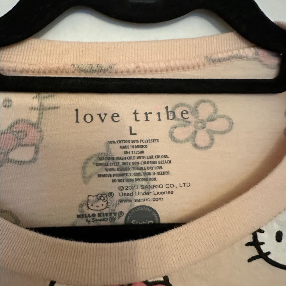 Hello Kitty Love Tribe Short-Sleeve Flower Face Printed T-Shirt Juniors Large - Thumbnail 3