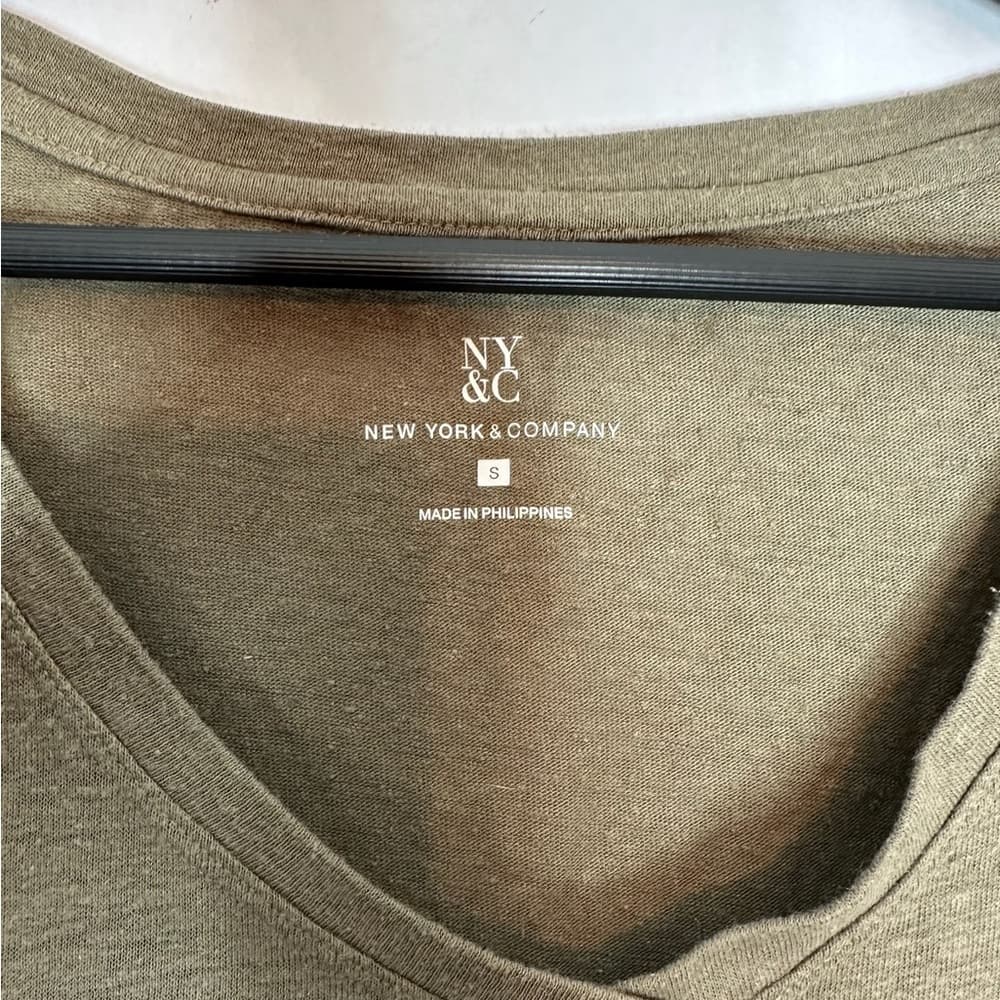 New York & Company NY&Co Linen Blend Tee Military Green Short Sleeve Size Small - Thumbnail 2