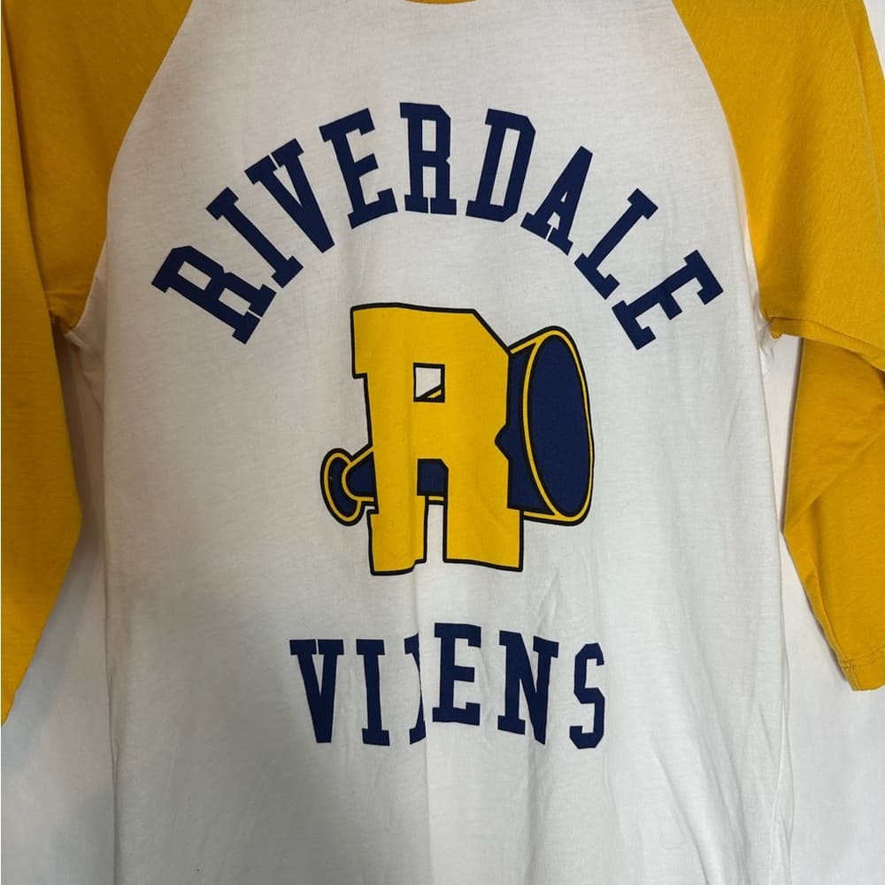NWT Riverdale Vixens Hot Topic Yellow White 3/4 Sleeve Raglan Tee Small Juniors - Thumbnail 2
