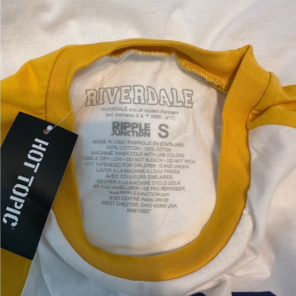 NWT Riverdale Vixens Hot Topic Yellow White 3/4 Sleeve Raglan Tee Small Juniors - Thumbnail 4