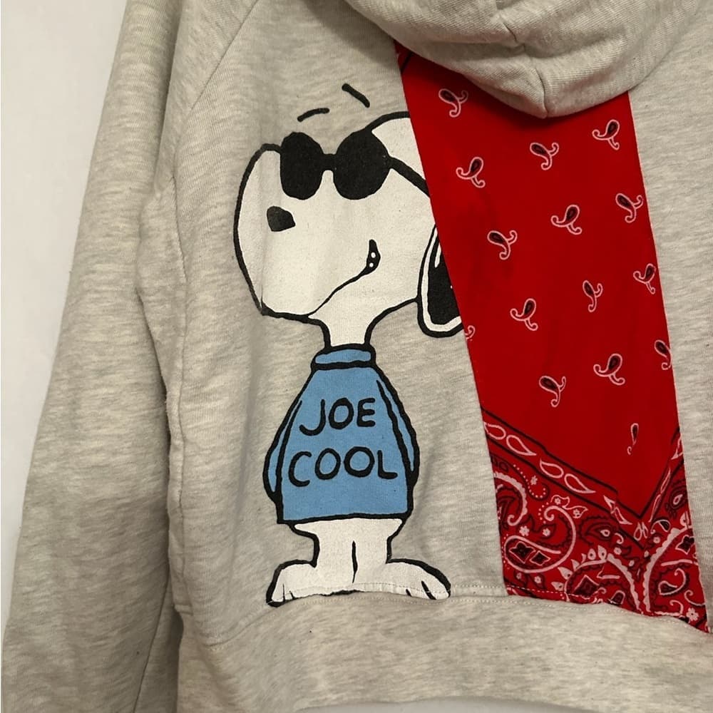 Daydreamer Snoopy Joe Cool Bandana Patchwork Crop Hoodie Heather Gray Size Small - Thumbnail 3