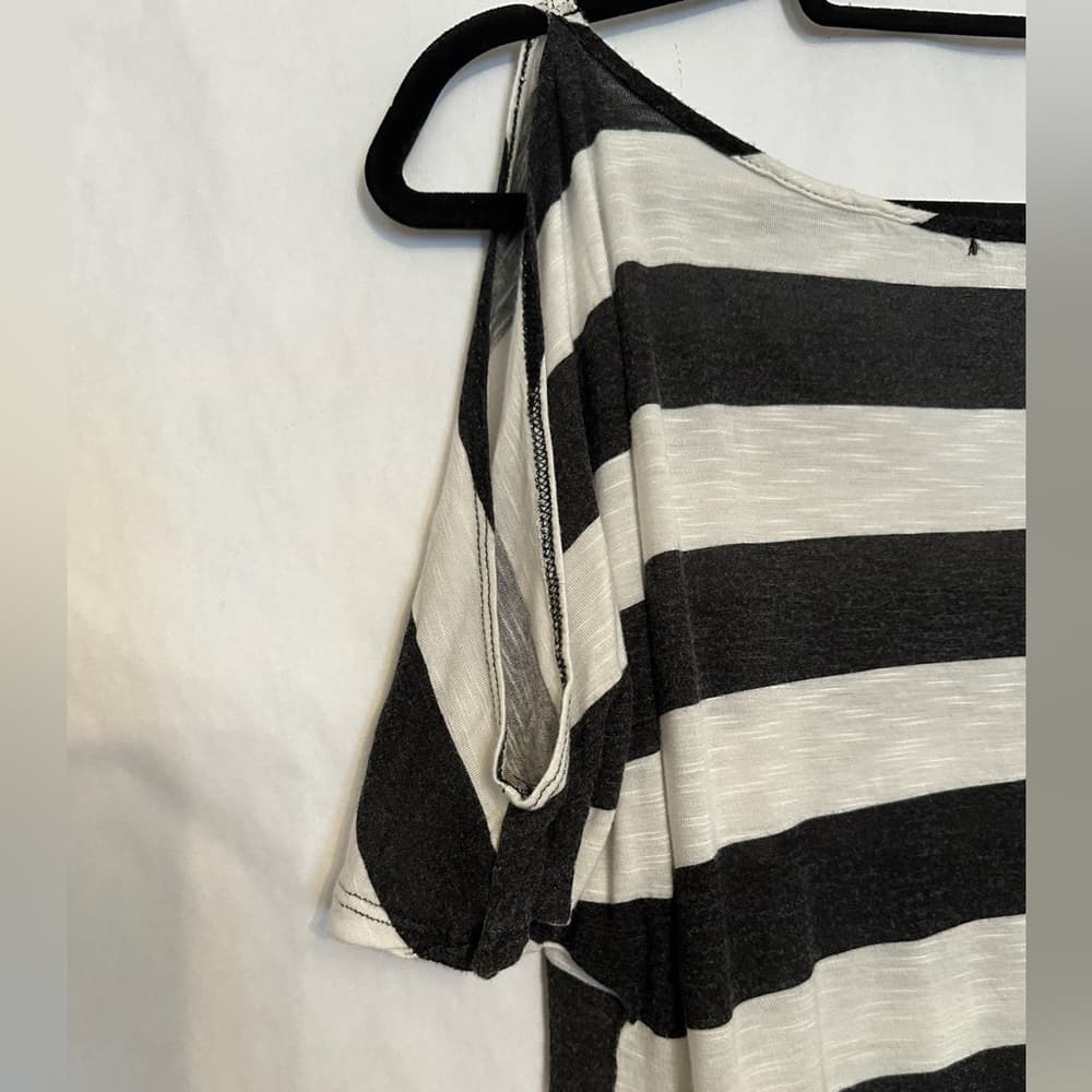 Tart Collections Cold Shoulder Black and White Flowy Top | See Measurements - Thumbnail 4