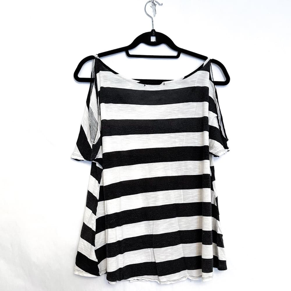 Tart Collections Cold Shoulder Black and White Flowy Top | See Measurements - Thumbnail 5