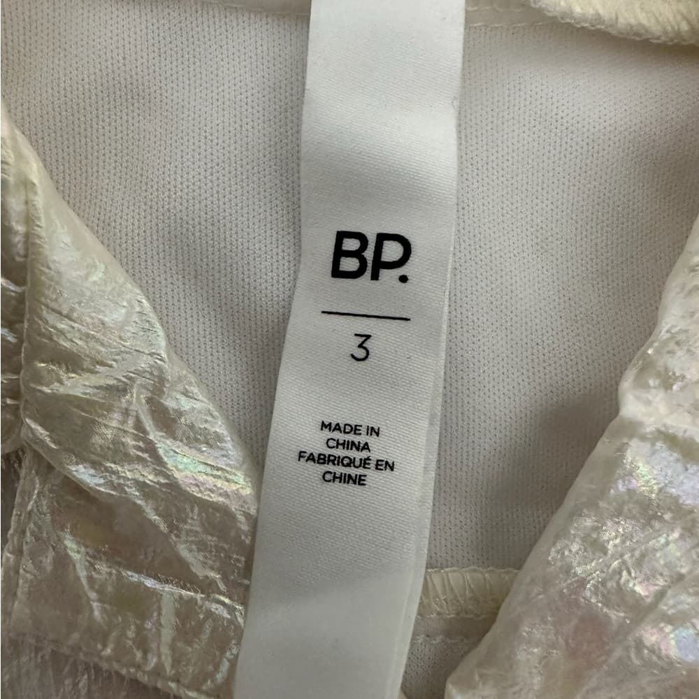 NWT BP Iridescent Short Sleeve Button Up Shirt Size 3 Holographic Cropped - Thumbnail 4