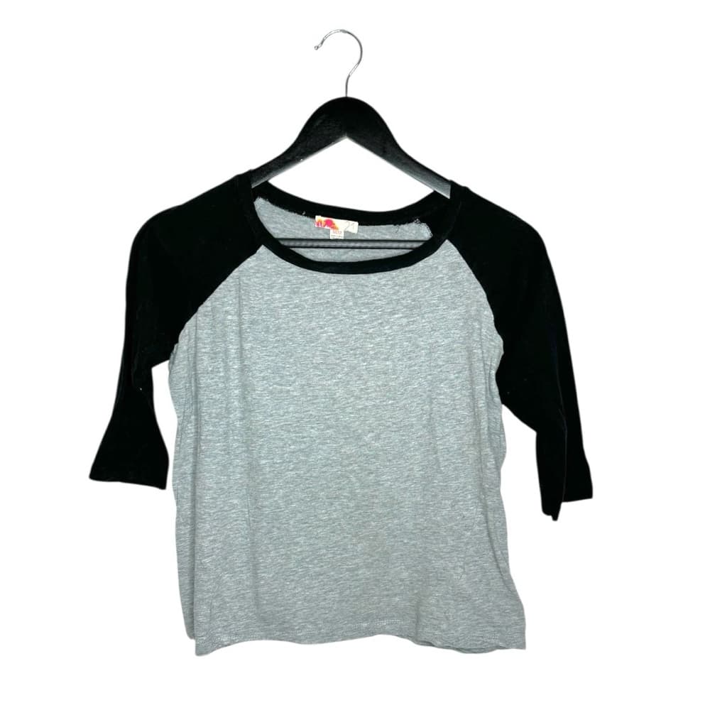 Forever 21 Gray Black Raglan 3/4 Sleeve Tee Cropped Medium Casual Minimalist - Thumbnail 9