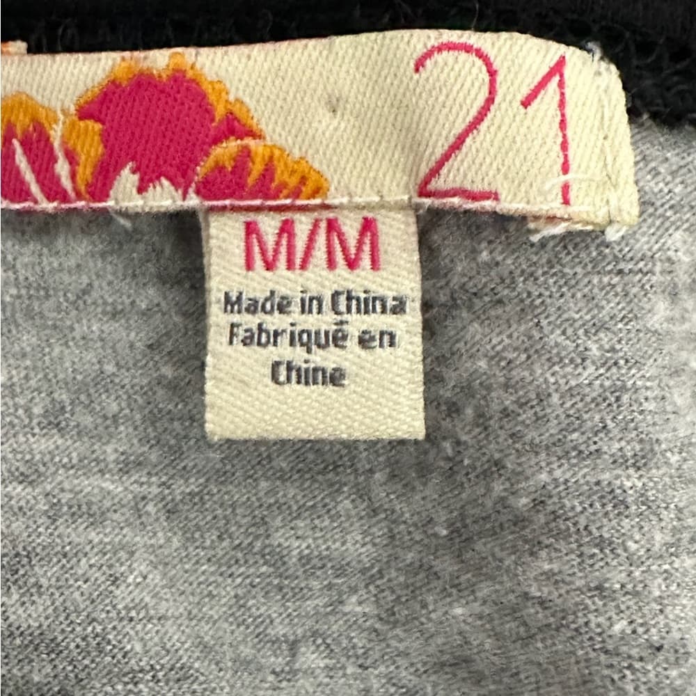 Forever 21 Gray Black Raglan 3/4 Sleeve Tee Cropped Medium Casual Minimalist - Thumbnail 6