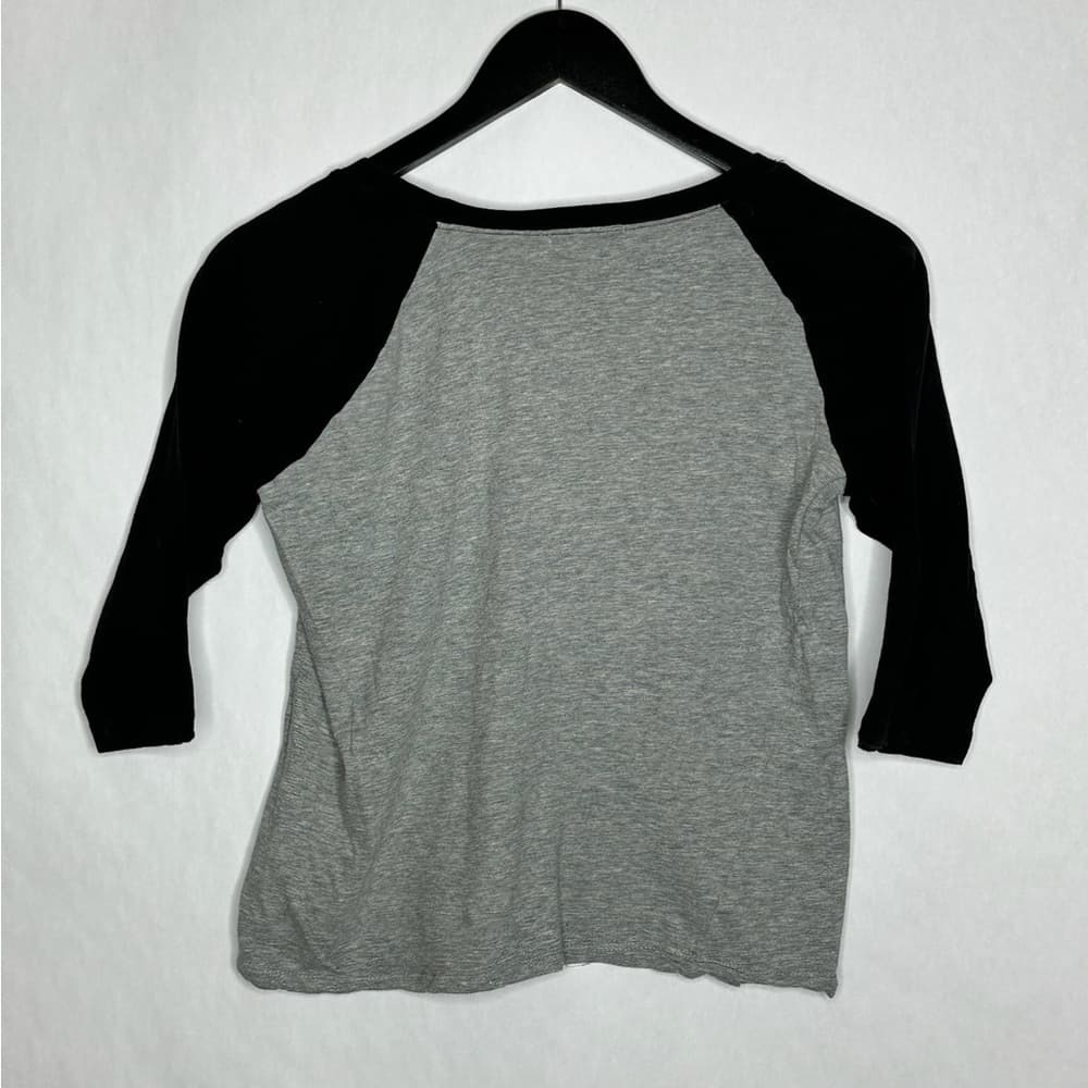 Forever 21 Gray Black Raglan 3/4 Sleeve Tee Cropped Medium Casual Minimalist - Thumbnail 2