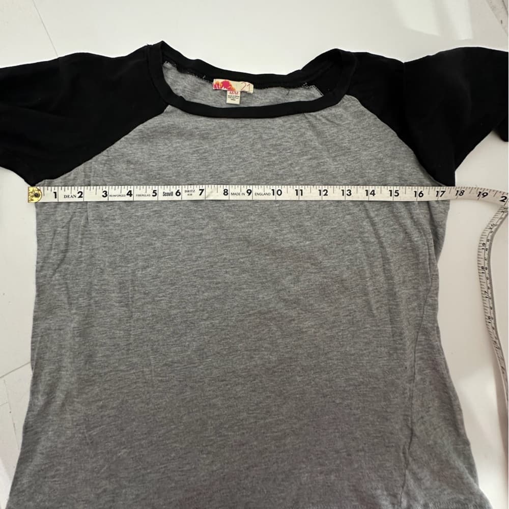 Forever 21 Gray Black Raglan 3/4 Sleeve Tee Cropped Medium Casual Minimalist - Thumbnail 8