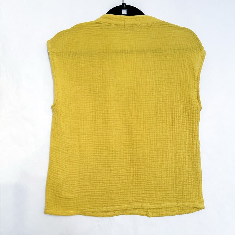 Monrow Gauze Sleeveless Top in Color Avocado Size X-Small Coastal Casual Preppy - Thumbnail 2