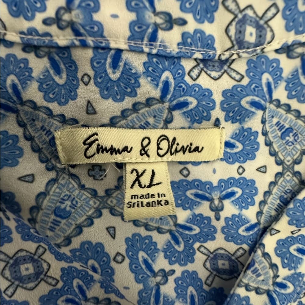 Emma & Olivia Blue White Medallion Tile Print Sleeveless V Neck Blouse Size XL - Thumbnail 5