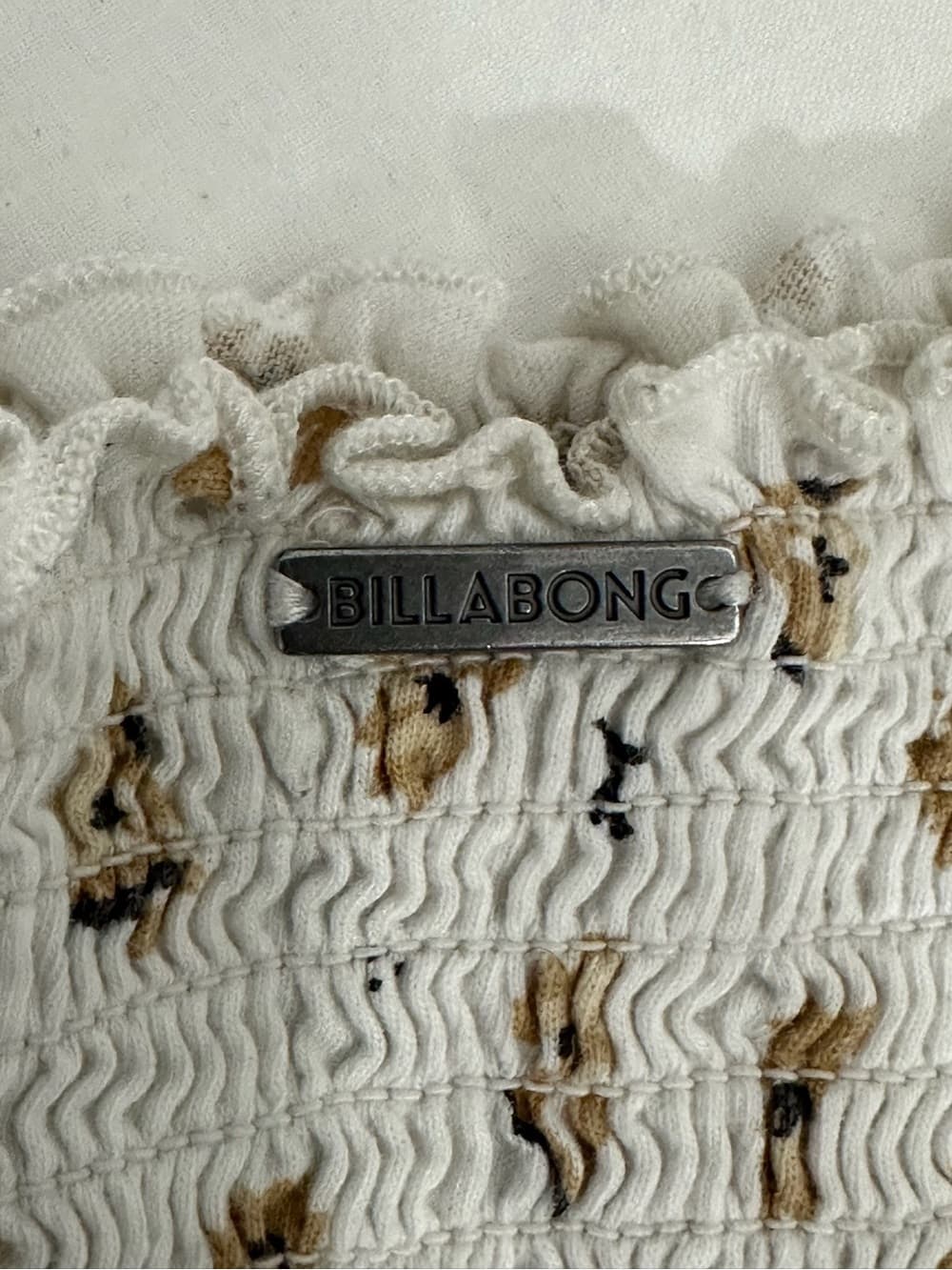 Billabong White Smocked Floral Crop Top Size Small Y2K Vacation Surfer - Thumbnail 2