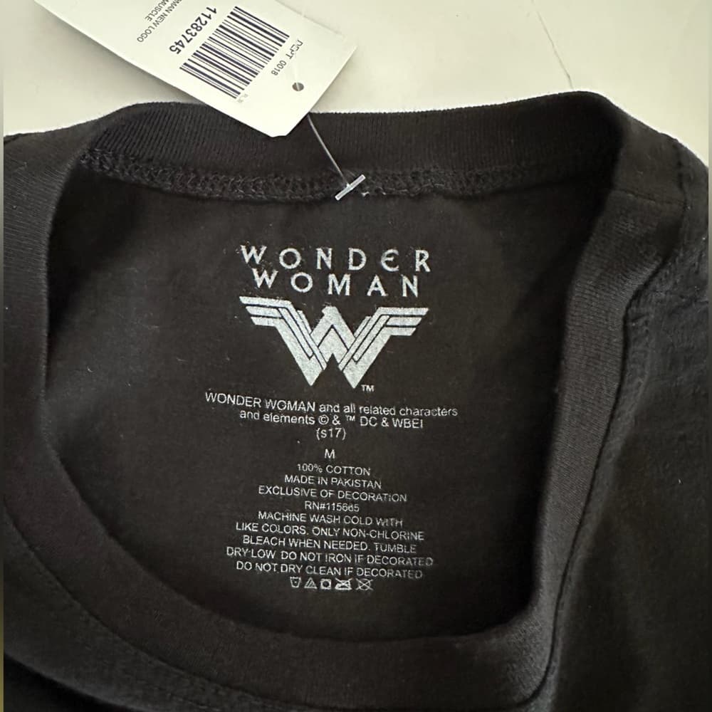 NWT DC Comics Wonder Woman Black Gold Graphic Muscle Tee Superhero Size Medium - Thumbnail 6