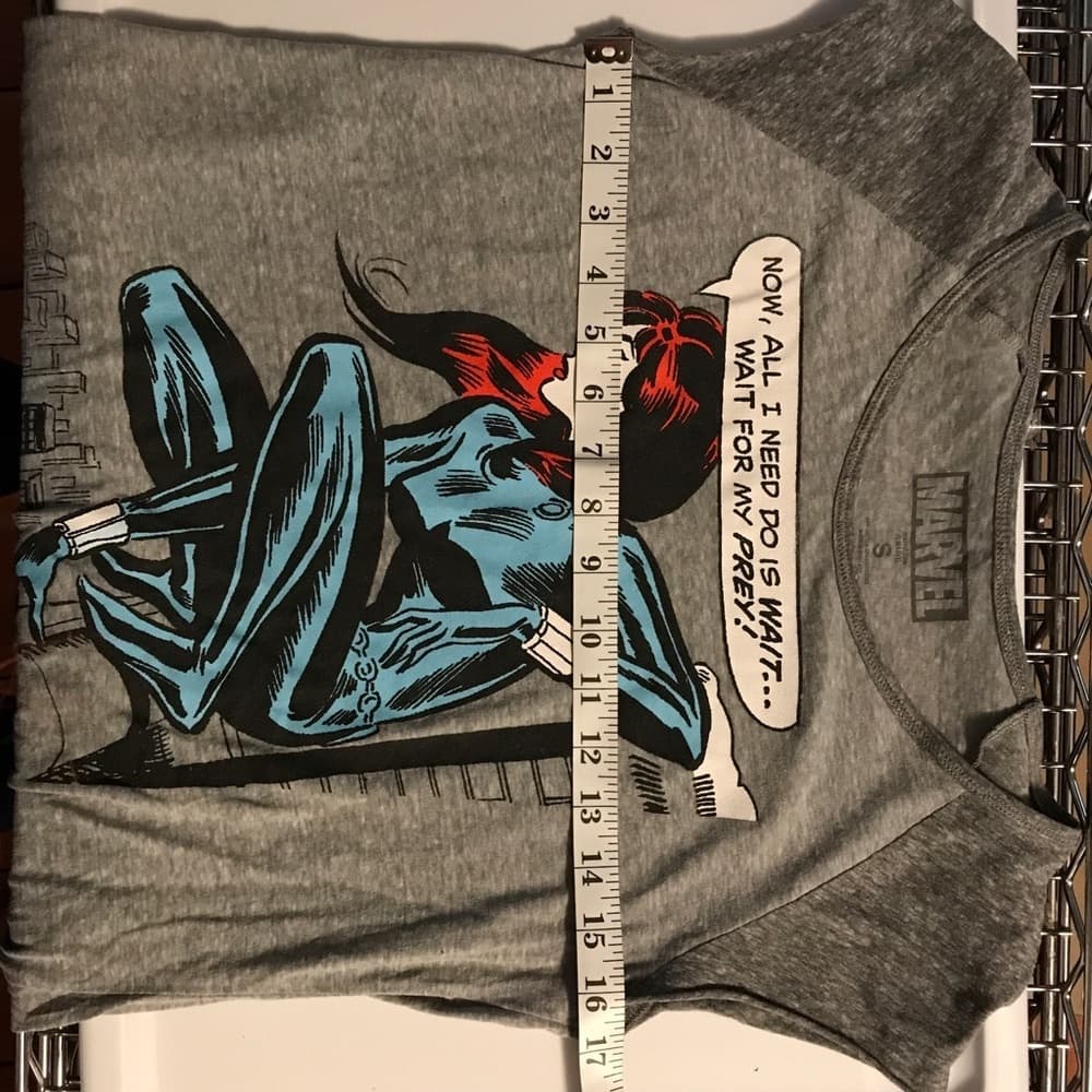 Marvel Black Widow Comic Wait For Prey Graphic High Low Hem Tee Gray Size Small - Thumbnail 5