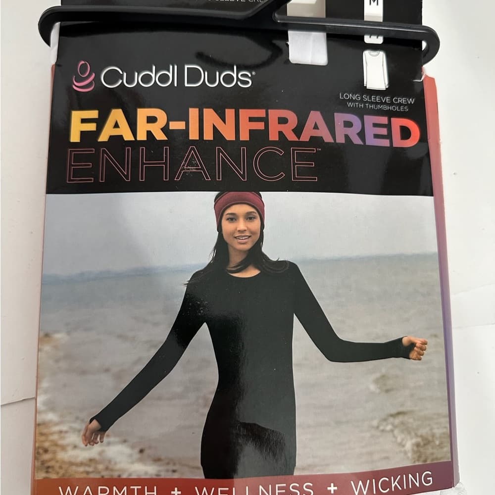 NWT Cuddl Duds Far-Infrared Enhance Long Sleeve Crew Thumbholes Womens Medium - Thumbnail 2