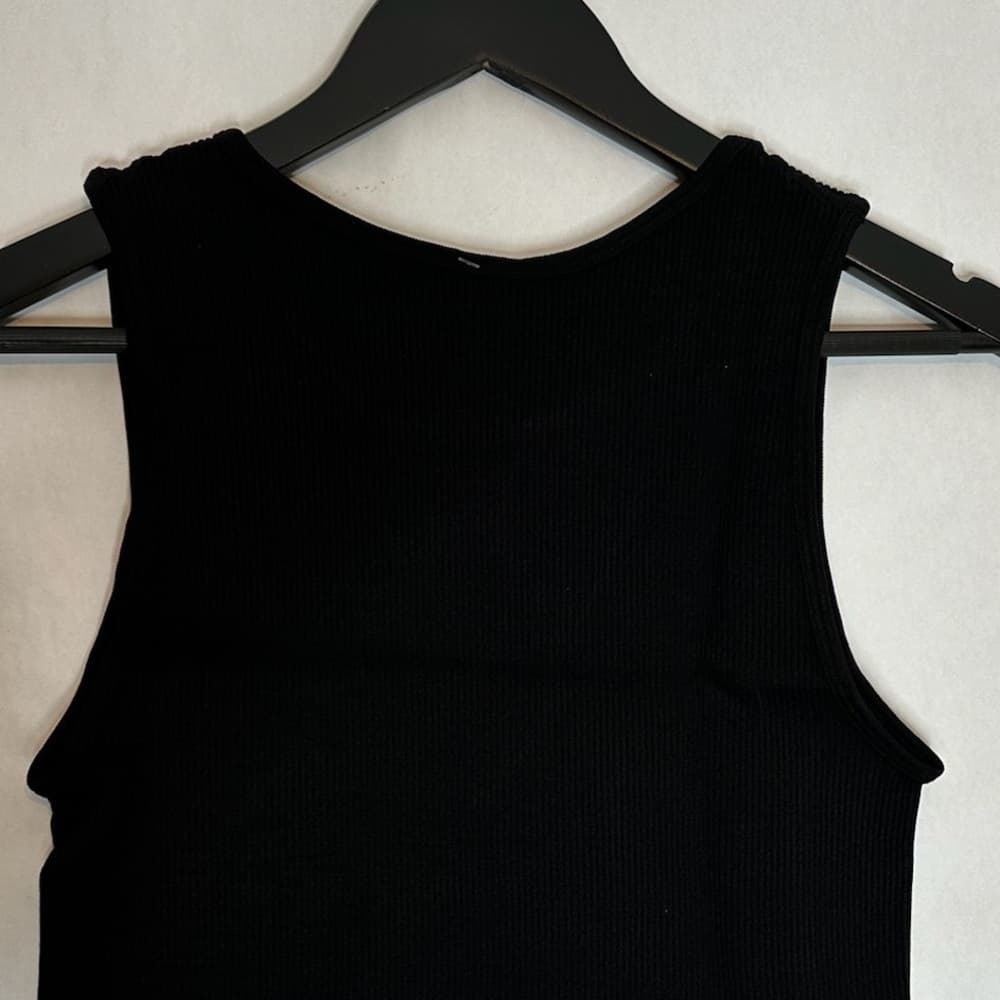 NWT PrettyLittleThing Black Structured Contour Sleeveless Ribbed Crop Top Sz XL - Thumbnail 10