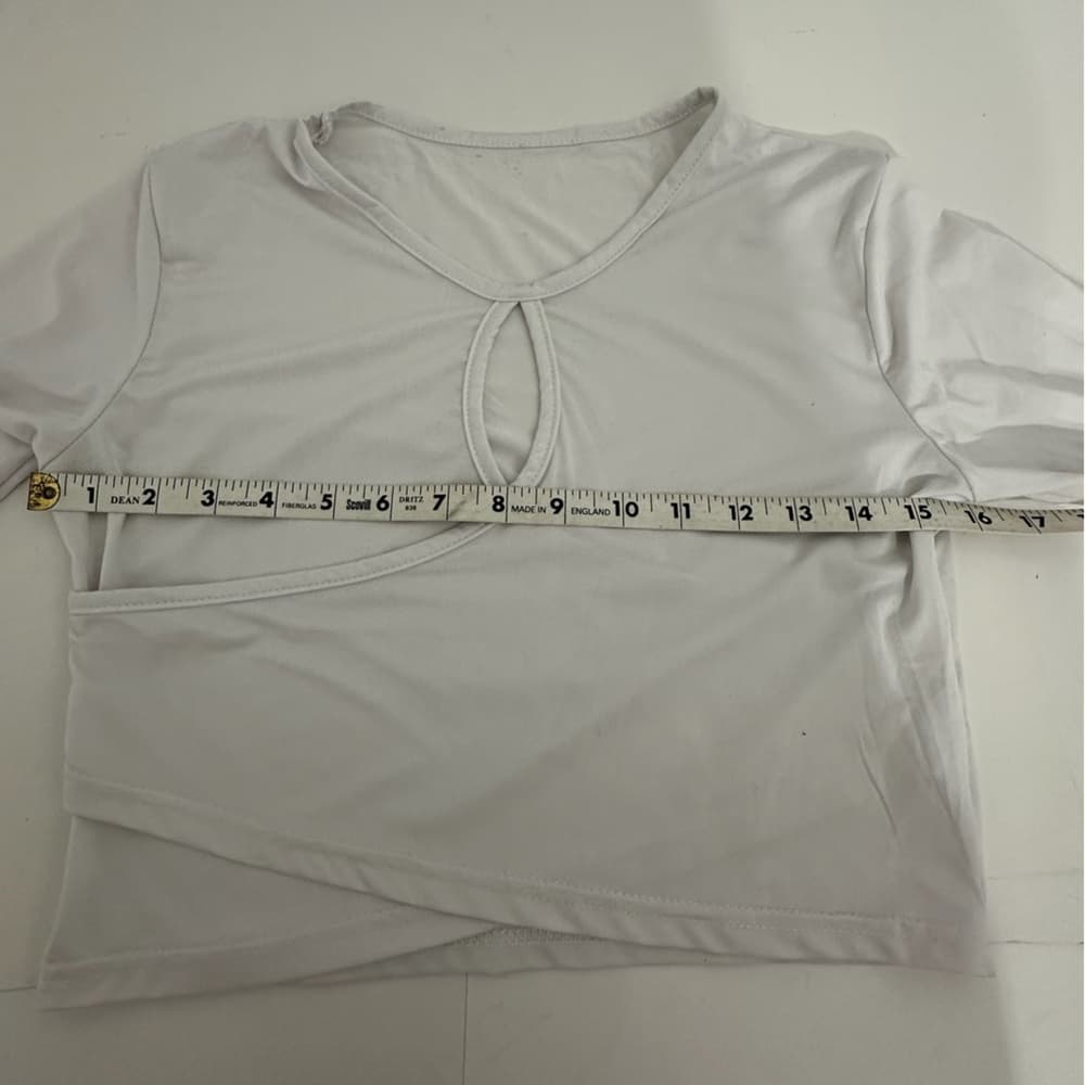 White Long Sleeve Keyhole Cutout Crop Top Possibly XS - SEE MEASUREMENTS - Thumbnail 2