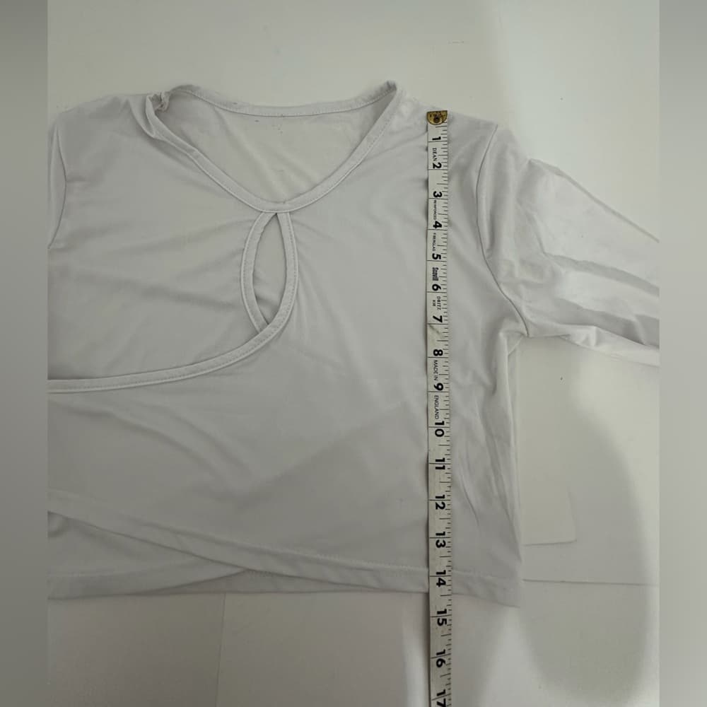 White Long Sleeve Keyhole Cutout Crop Top Possibly XS - SEE MEASUREMENTS - Thumbnail 6