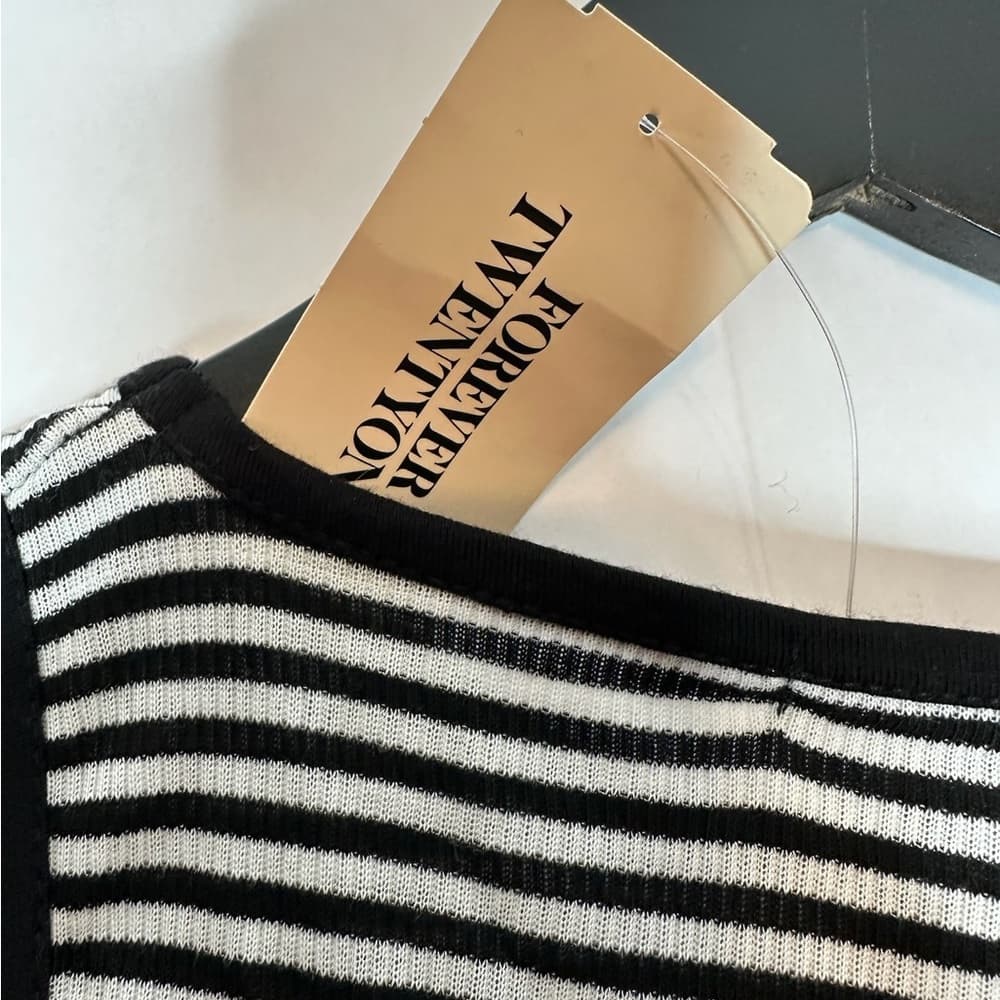 NWT Forever 21 Black White Stripe Ribbed Crop Tank Top Stretch Knit Size Medium - Thumbnail 3