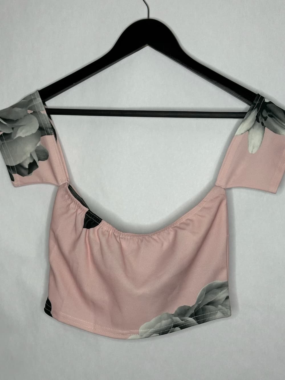 NWT Lustre Pink Floral Off Shoulder Crop Top Coquette Party Size US 8 Baddie - Thumbnail 4