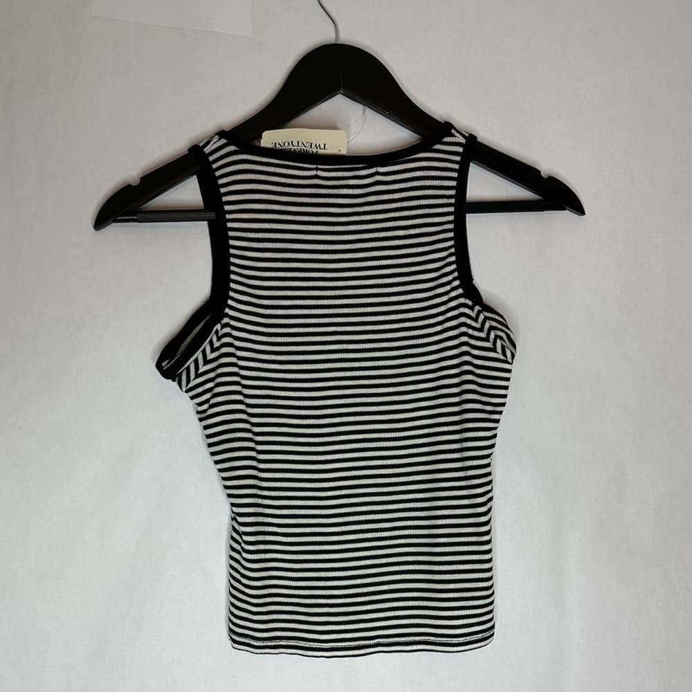 NWT Forever 21 Black White Stripe Ribbed Crop Tank Top Stretch Knit Size Medium - Thumbnail 4
