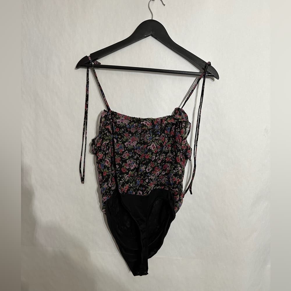 NWT ASTR The Label Black Purple Floral Ruffle Tie Strap Bodysuit Size Medium - Thumbnail 6