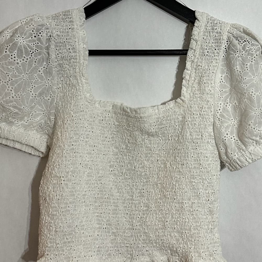 ASTR The Label Floral Eyelet Puff Sleeve Smocked Cropped Top Size Medium - Thumbnail 3