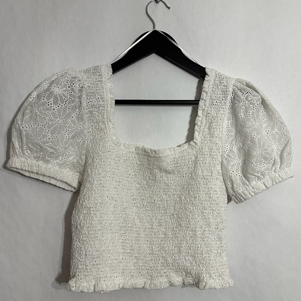 ASTR The Label Floral Eyelet Puff Sleeve Smocked Cropped Top Size Medium - Thumbnail 2