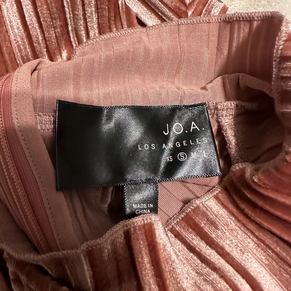 J.O.A. Los Angeles Revolve Pleated Mock Neck Velvet Top Baby Pink Size Small JOA - Thumbnail 7