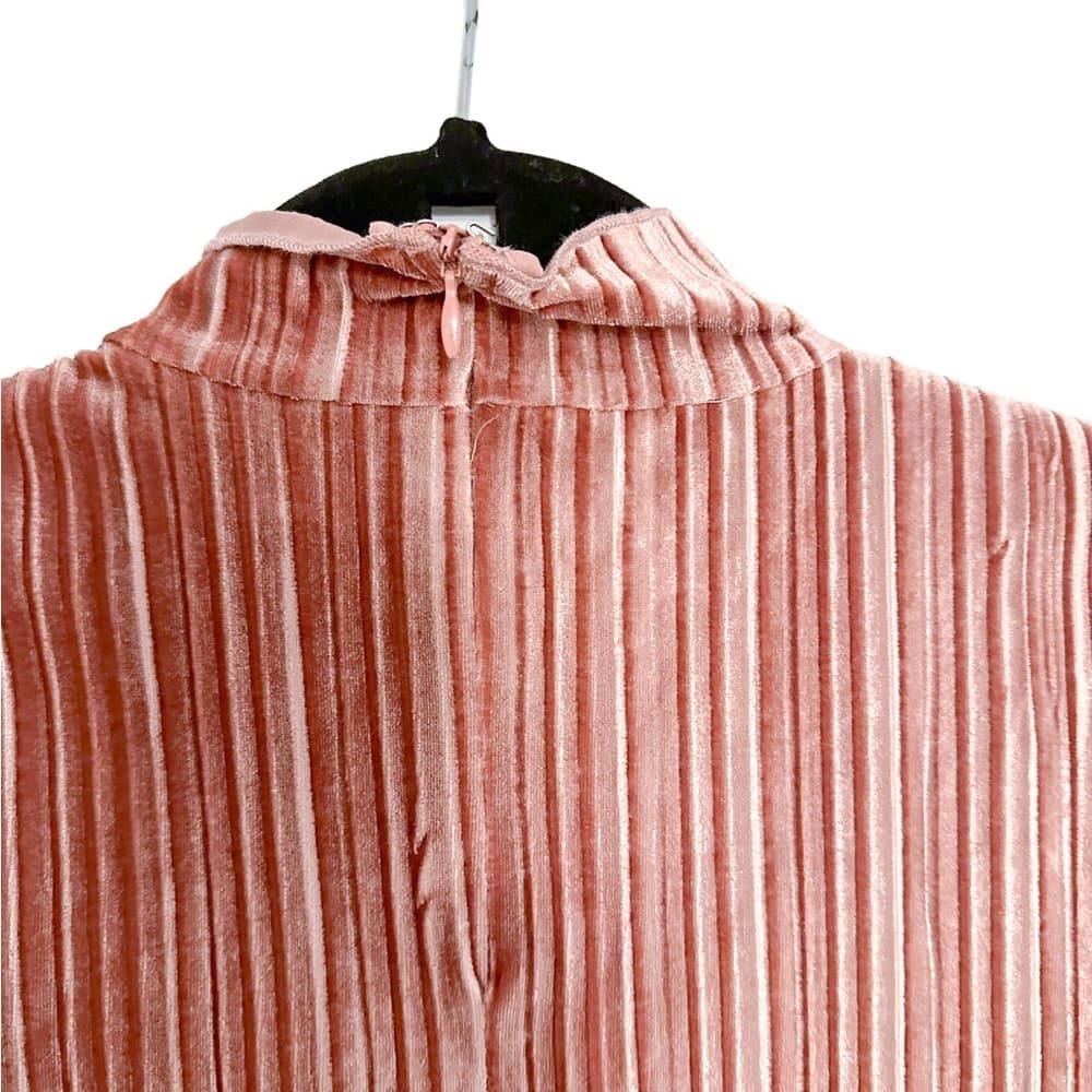 J.O.A. Los Angeles Revolve Pleated Mock Neck Velvet Top Baby Pink Size Small JOA - Thumbnail 4
