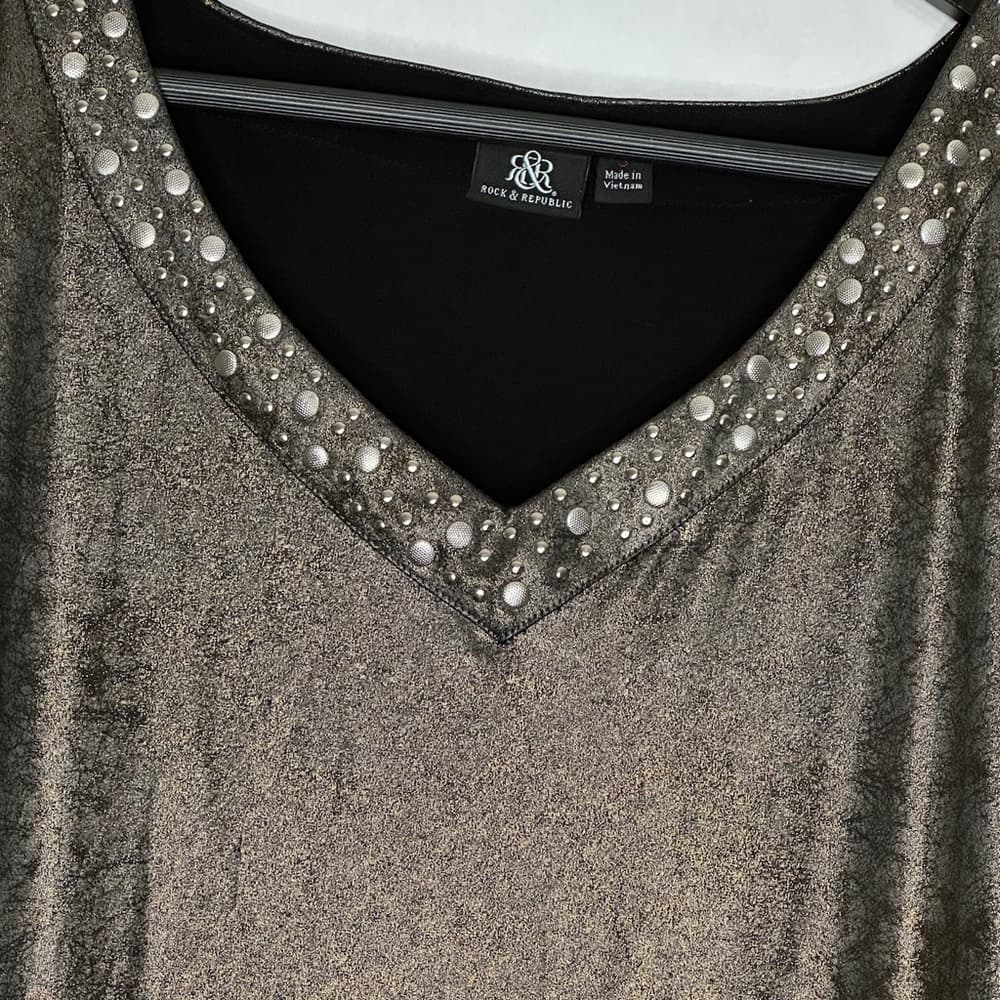 Rock & Republic Metallic Studded V Neck Top Size Small Y2K Short Sleeve Glam - Thumbnail 2