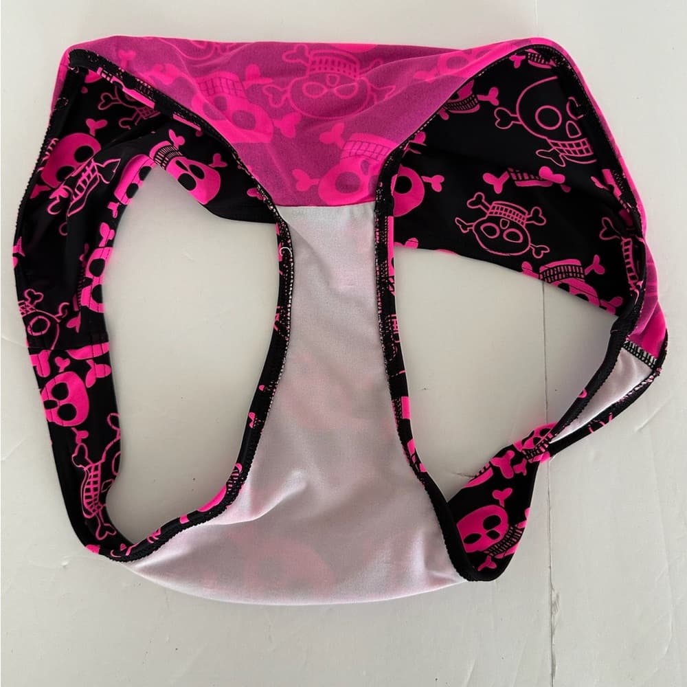Kaligirlz x Hot Topic Y2K Pink Black Skull Print Bikini Set Size Large Rare Swim - Thumbnail 6