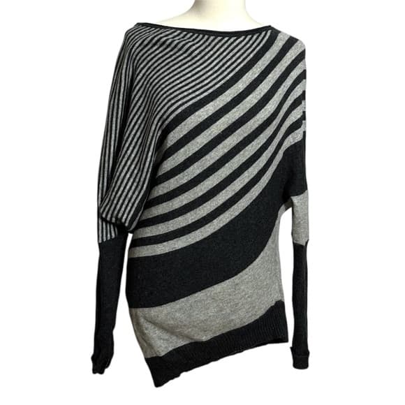 Divas Black & Gray Asymmetrical Stripe Knit Sweater Size S/M Minimalist - Thumbnail 8