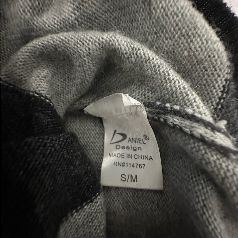 Divas Black & Gray Asymmetrical Stripe Knit Sweater Size S/M Minimalist - Thumbnail 4