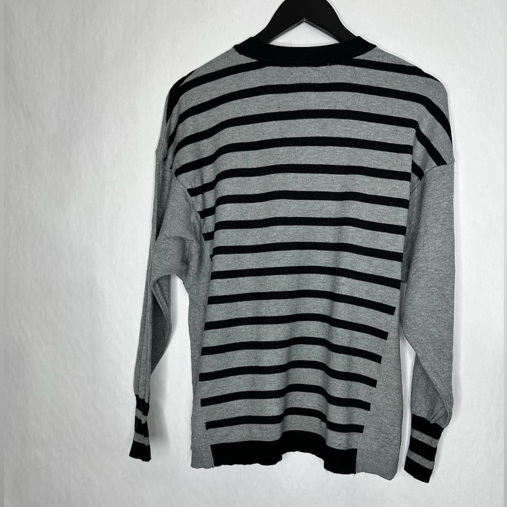 Liz Claiborne Gray Black Stripe Sweater Size XL Minimalist Classic Knit SEE NOTE - Thumbnail 3