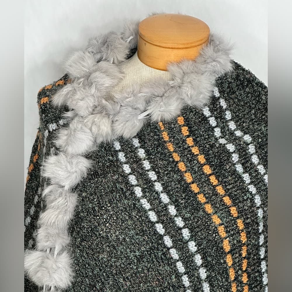 Verty Pom Pom Faux Fur Trim Knit Fringe Poncho One Size Whimsical Avant Garde - Thumbnail 2