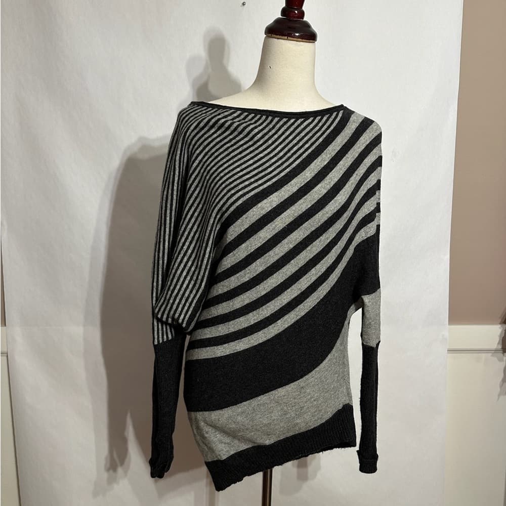 Divas Black & Gray Asymmetrical Stripe Knit Sweater Size S/M Minimalist - Thumbnail 5