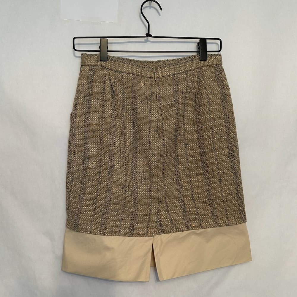 NWOT BCBGMAXAZRIA Tweed Mini Skirt with Contrast Hem Trim Size 0 - Thumbnail 4