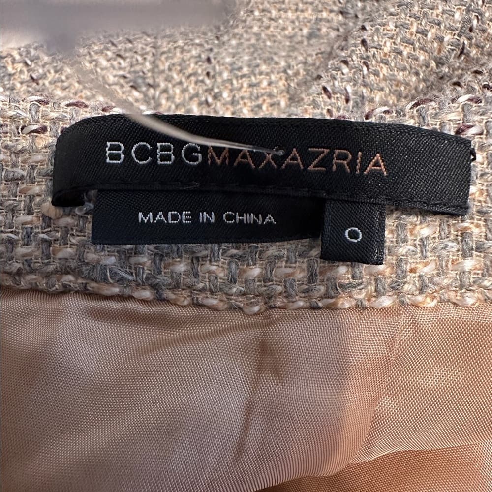NWOT BCBGMAXAZRIA Tweed Mini Skirt with Contrast Hem Trim Size 0 - Thumbnail 2