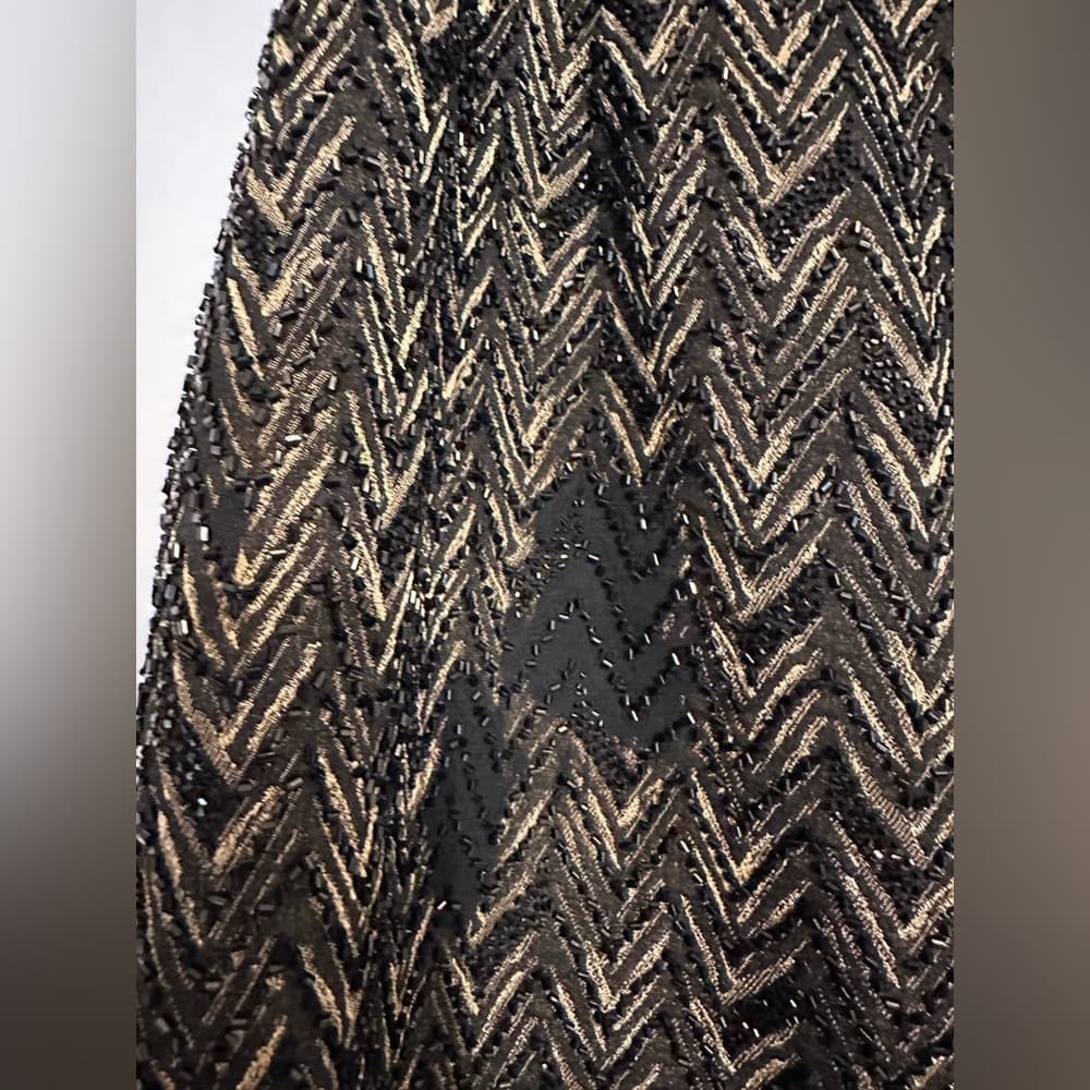 Carmen Marc Valvo Signature Metallic Beaded Chevron Mini Skirt Size 6 FLAW/NWOT - Thumbnail 4