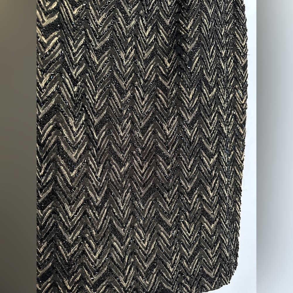 Carmen Marc Valvo Signature Metallic Beaded Chevron Mini Skirt Size 6 FLAW/NWOT - Thumbnail 2