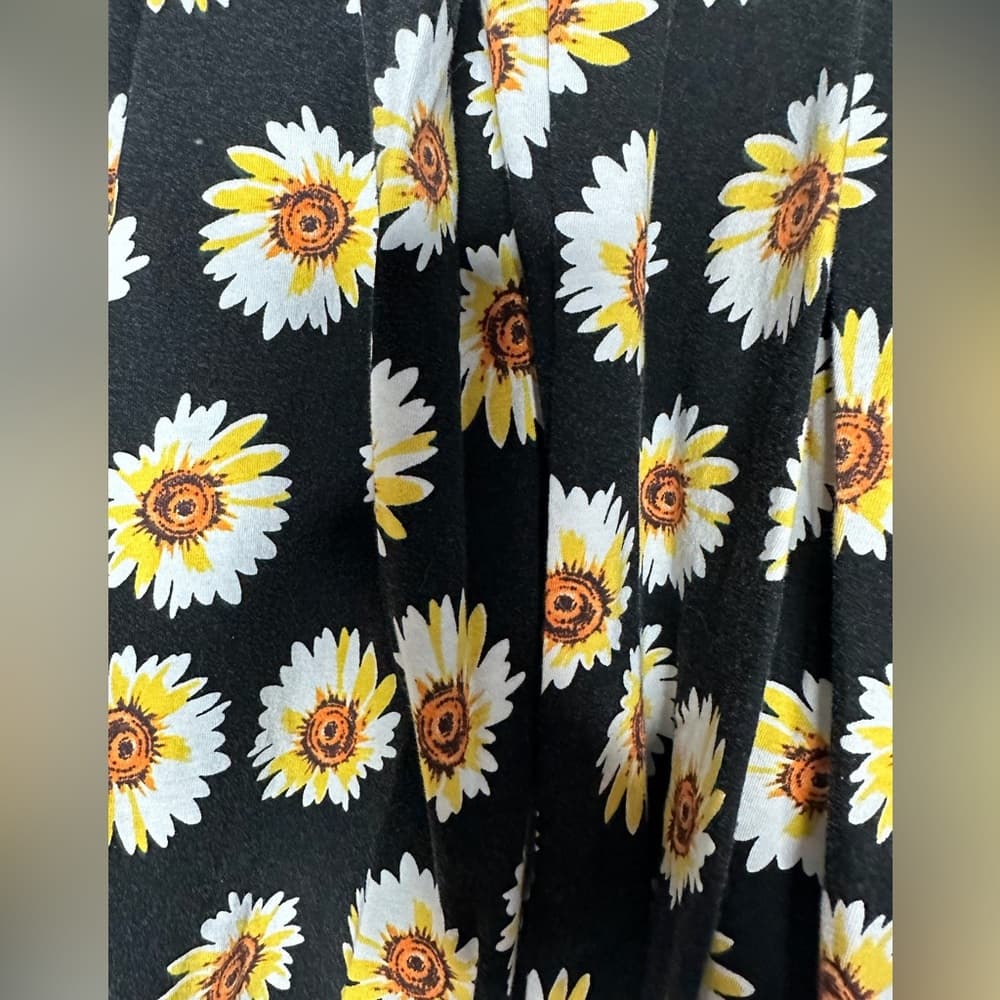 LuLaRoe Madison Black Daisy Floral A-Line Skirt Size Small Pleated Flowy Flower - Thumbnail 7