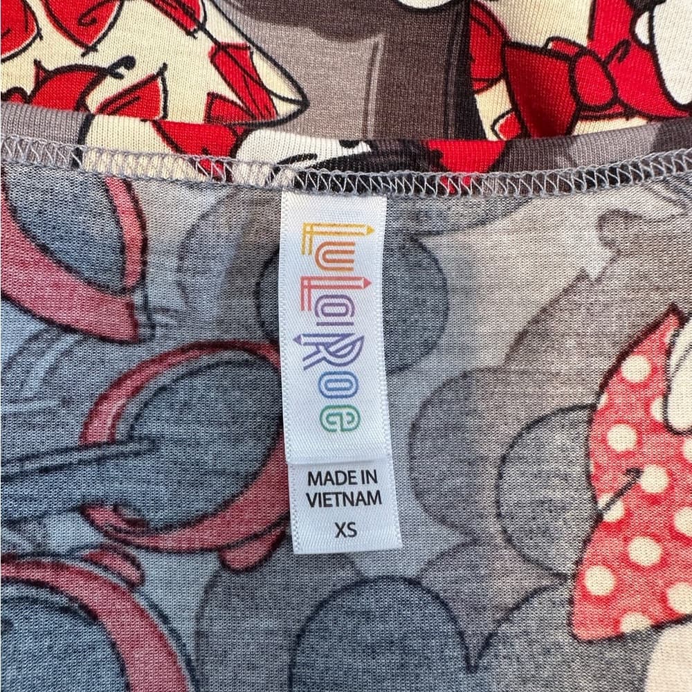LuLaRoe Disney Minnie Mouse Classic Tee T-Shirt XS (2-4) Girlhoodcore Princess - Thumbnail 2