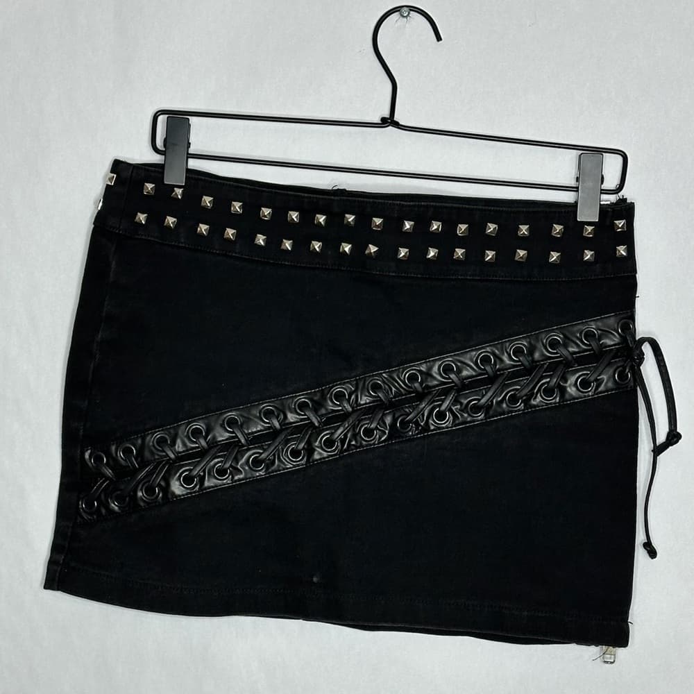 Tripp NYC Black Studded Lace-Up Mini Skirt Size 7 Y2K Goth Vintage Rare - Thumbnail 2