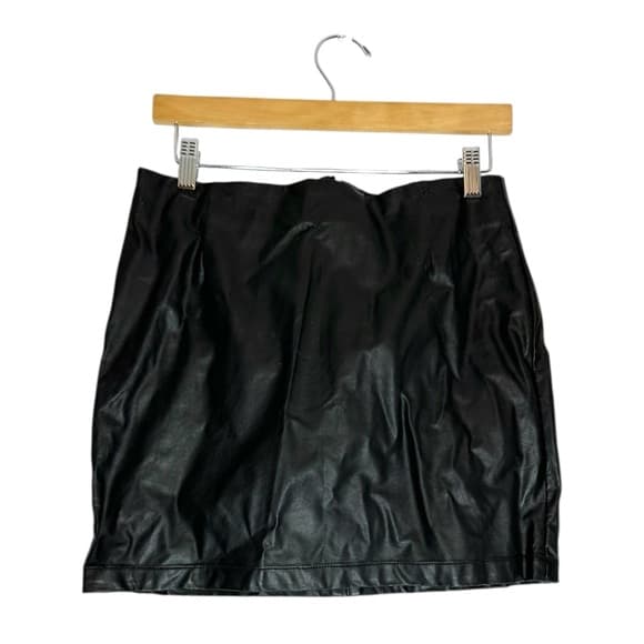 Forever 21 Black Faux Leather Mini Skirt Size Large - Thumbnail 8