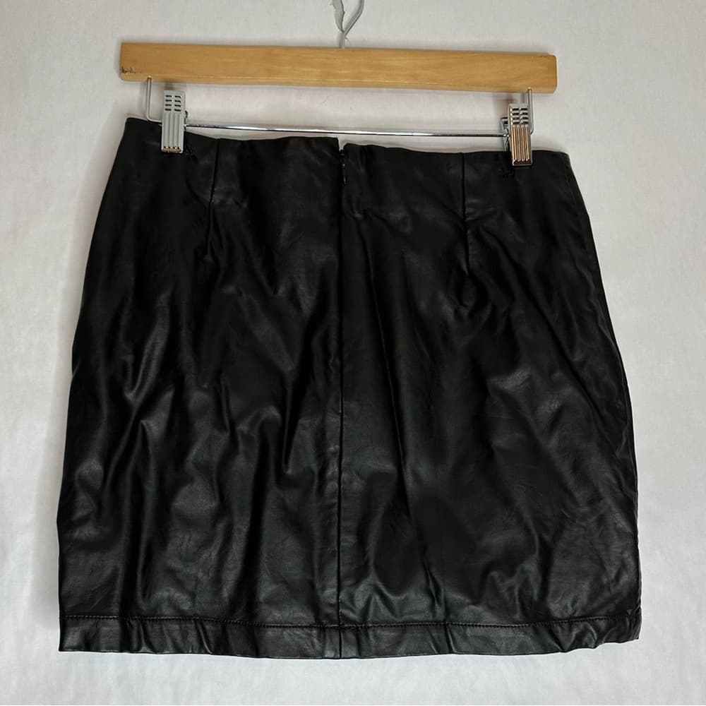 Forever 21 Black Faux Leather Mini Skirt Size Large - Thumbnail 2